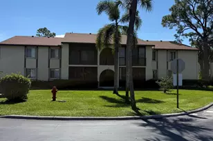 302 Knotty Pine Cir, Greenacres, FL 33463 - Photo 2