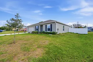 684 SE Crescent Ave, Port Saint Lucie, FL 34984 - Photo 4