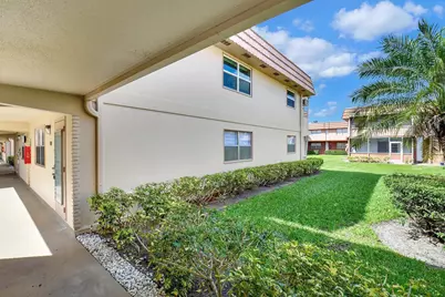 450 Saxony J, Delray Beach, FL 33446 - Photo 2