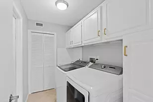 925 Foxpointe Cir, Delray Beach, FL 33445 - Photo 18