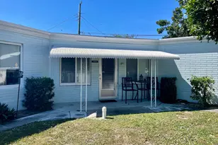2023 S Suzanne Cir, North Palm Beach, FL 33408 - Photo 2
