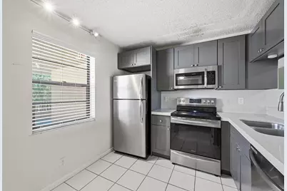 10501 W Broward Boulevard #405, Plantation, FL 33324 - Photo 8
