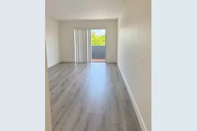 4265 NW Tamiami Canal Dr #1-312, Miami, FL 33126 - Photo 8