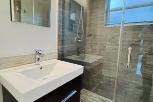 935 8th St, Miami Beach, FL 33139 - Photo 26