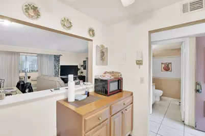 711 Lori Drive #204, Palm Springs, FL 33461 - Photo 8