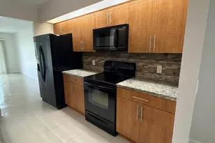 12551 SW 16th Ct, Pembroke Pines, FL 33027 - Photo 2