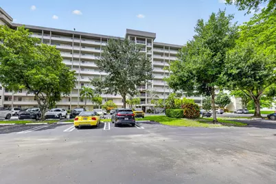 575 Oaks Lane #102, Pompano Beach, FL 33069 - Photo 2