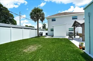 305 Cypress Dr, Lake Park, FL 33403 - Photo 24