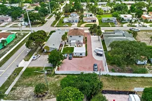 305 Cypress Dr, Lake Park, FL 33403 - Photo 32