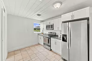 120 Pleasant Pl, Palm Springs, FL 33461 - Photo 14