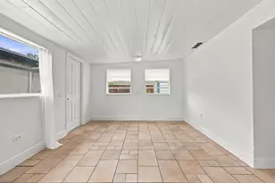 120 Pleasant Pl, Palm Springs, FL 33461 - Photo 6