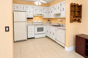 391 Burgundy I Ave, Delray Beach, FL 33484 - Photo 10
