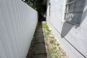527 NW 91st St, Miami, FL 33150 - Photo 2