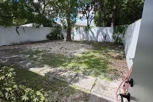 527 NW 91st St, Miami, FL 33150 - Photo 4