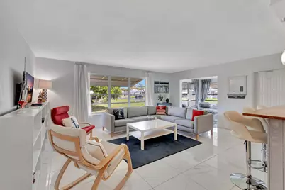 1182 S Drive Circle #D, Delray Beach, FL 33445 - Photo 2