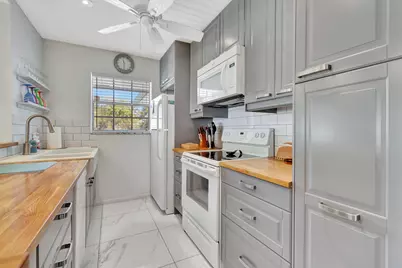 1182 S Drive Circle #D, Delray Beach, FL 33445 - Photo 8