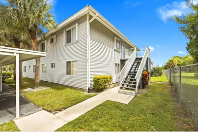 105 SE Village Drive, Port Saint Lucie, FL 34952 - Photo 4
