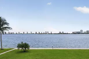 301 Lake Shore Dr, Lake Park, FL 33403 - Photo 4