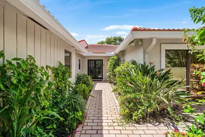 23 Estate Drive, Boynton Beach, FL 33436 - Photo 2