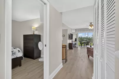 3871 Via Poinciana #407, Lake Worth, FL 33467 - Photo 2