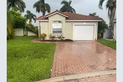 10627 NW 7th Street, Pembroke Pines, FL 33026 - Photo 1