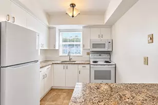 2920 Crosley Dr E, West Palm Beach, FL 33415 - Photo 2