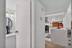 100 Bayview Dr, Sunny Isles Beach, FL 33160 - Photo 22