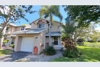 2226 Discovery Circle W, Deerfield Beach, FL 33442 - Photo 2