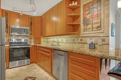 125 S Ocean Avenue #304, Palm Beach Shores, FL 33404 - Photo 6