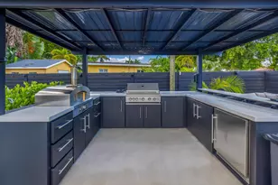 700 NE 16th Ct, Fort Lauderdale, FL 33305 - Photo 2