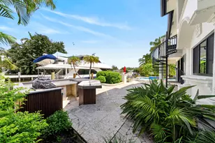 2561 Lucille Dr, Fort Lauderdale, FL 33316 - Photo 6