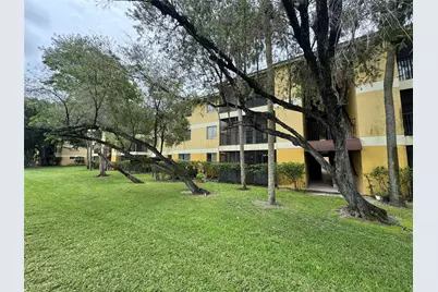 3013 N Oakland Forest Drive #106, Oakland Park, FL 33309 - Photo 4