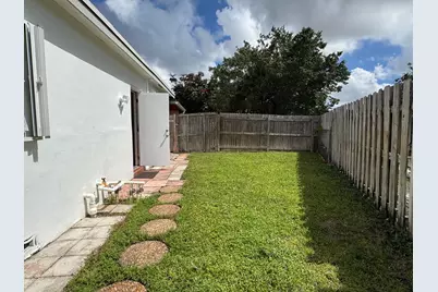 8306 NW 74th Terrace, Tamarac, FL 33321 - Photo 4