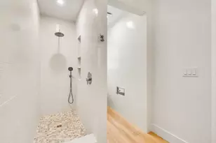 1091 Singer Dr, Singer Island, FL 33404 - Photo 22