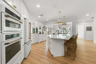 1091 Singer Dr, Singer Island, FL 33404 - Photo 10