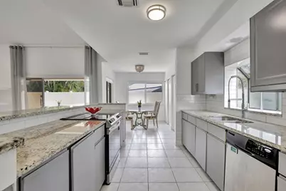9341 Chelsea Drive S, Plantation, FL 33324 - Photo 8
