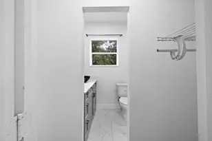 28 NE 165th St, Miami, FL 33162 - Photo 12