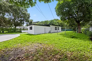 28 NE 165th St, Miami, FL 33162 - Photo 2