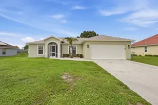 453 SW Columbus Dr, Port Saint Lucie, FL 34953 - Photo 1