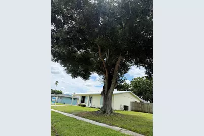 142 NE Bracken Road, Port Saint Lucie, FL 34983 - Photo 2