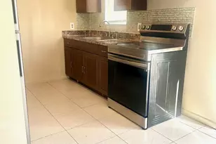 9326 Sunrise Dr, West Palm Beach, FL 33403 - Photo 12