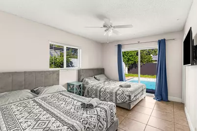 1121 N 66th Terrace, Hollywood, FL 33024 - Photo 16