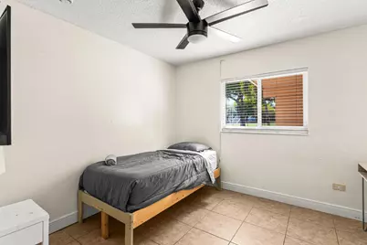 1121 N 66th Terrace, Hollywood, FL 33024 - Photo 20
