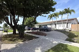 501 NW 98th Ave, Pembroke Pines, FL 33024 - Photo 1
