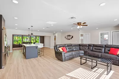 6880 Kingston Drive, Lake Worth, FL 33462 - Photo 2