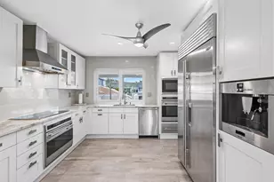 300 SE 10th St, Pompano Beach, FL 33060 - Photo 12