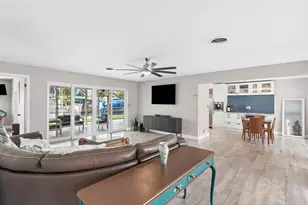 300 SE 10th St, Pompano Beach, FL 33060 - Photo 6