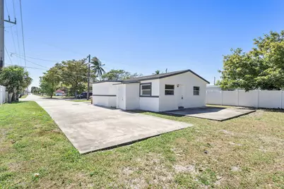 105 NW 7th Court, Deerfield Beach, FL 33441 - Photo 8
