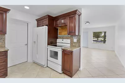 105 NW 7th Court, Deerfield Beach, FL 33441 - Photo 4