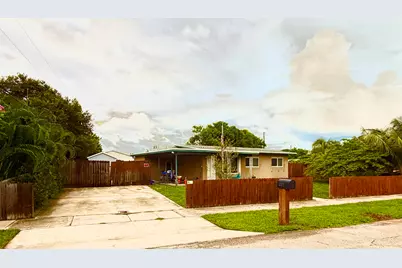 1014 S 9th Street S, Lantana, FL 33462 - Photo 1